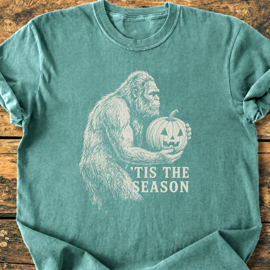 Tis The Season Bigfoot - Premium Vintage Tee