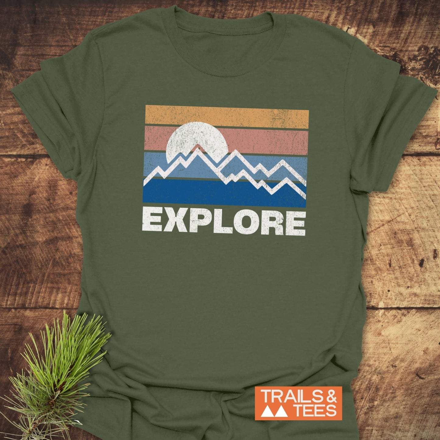 Explore Retro Sunset T-Shirt with vintage mountain graphic on olive-green fabric, featuring durable prints. Perfect for outdoor enthusiasts seeking comfort and timeless style.