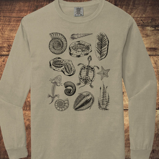 Fossile Vintage Tattoo Comfort Colors Long-Sleeve Tee with hand-drawn fossil illustrations, showcasing marine and plant fossils, made of soft, garment-dyed, ring-spun cotton.