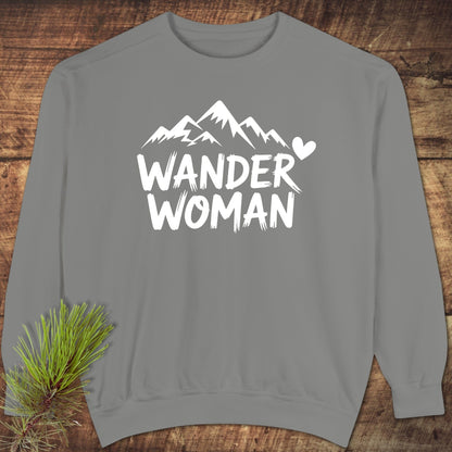 Gray Wander Woman sweatshirt with mountain silhouette and heart design, on rustic wood. Made of 80% ring-spun cotton, relaxed fit, ideal for comfort and style.