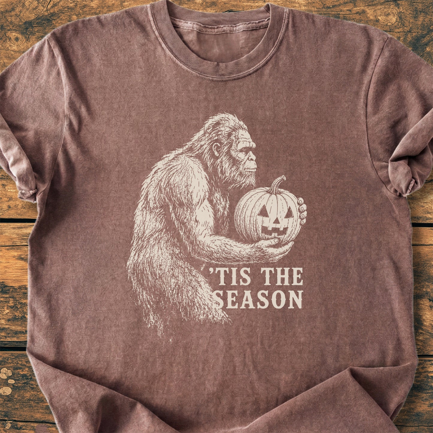Tis The Season Bigfoot - Premium Vintage Tee