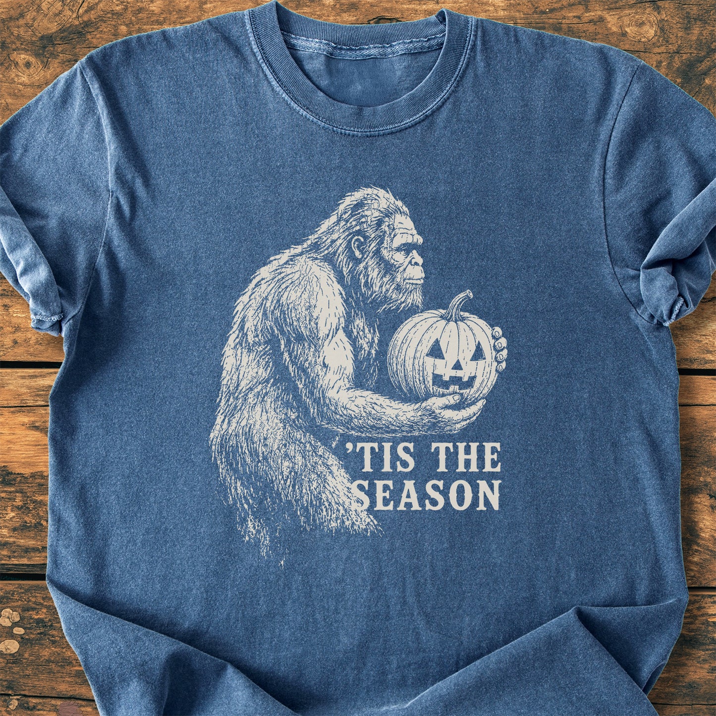 Tis The Season Bigfoot - Premium Vintage Tee